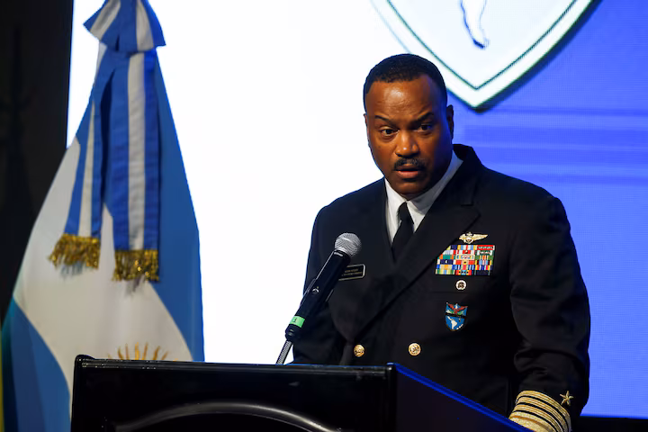 À la surprise générale, le chef de l'armée américaine pour l'Amérique latine démissionne