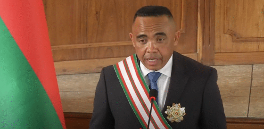 Madagascar : le colonel Randrianirina prête serment en tant que président