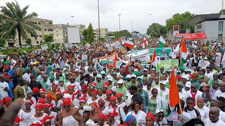 Côte d’Ivoire : le gouvernement interdit les manifestations politiques pour deux mois