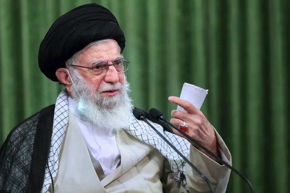 Le guide suprême iranien dit à Donald Trump qu'il "rêve" s'il pense avoir détruit les sites nucléaires de son pays