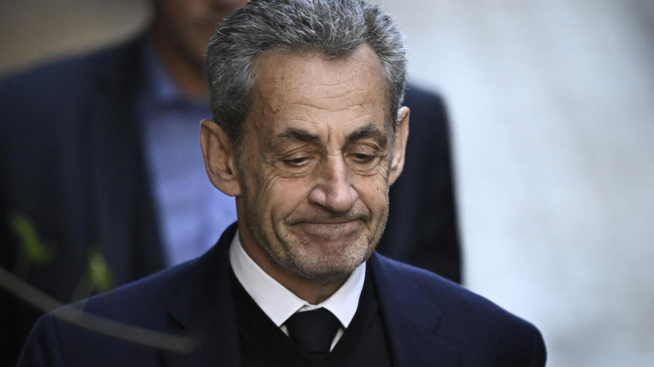 Nicolas Sarkozy en prison : "Pas question de prendre le moindre risque"… Deux policiers chargés de sa sécurité installés H24 dans une cellule voisine