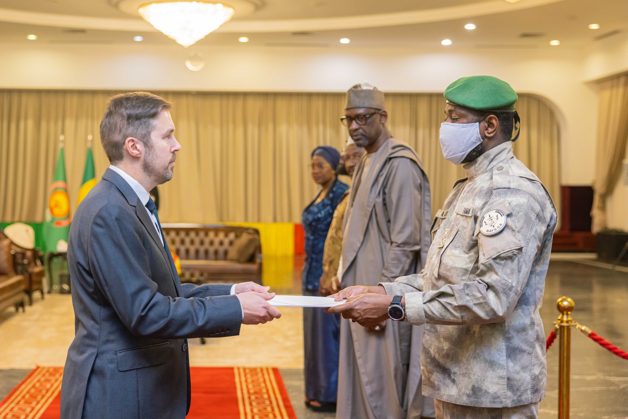 COOPÉRATION : Huit nouveaux ambassadeurs présentent leurs lettres de créance au Président de la Transition