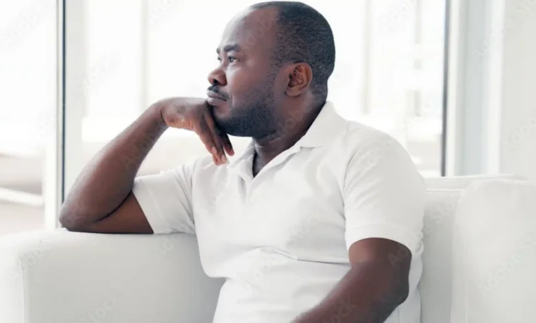 Un homme raconte comment sa fille adoptive l’a abandonné pour son père biologique une fois riche