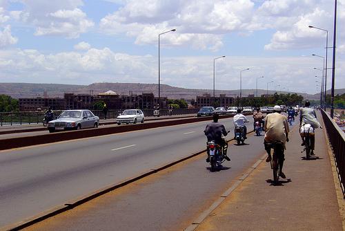 Crise du transport à Bamako : les transporteurs routiers lancent une opération de solidarité à coûts abordables