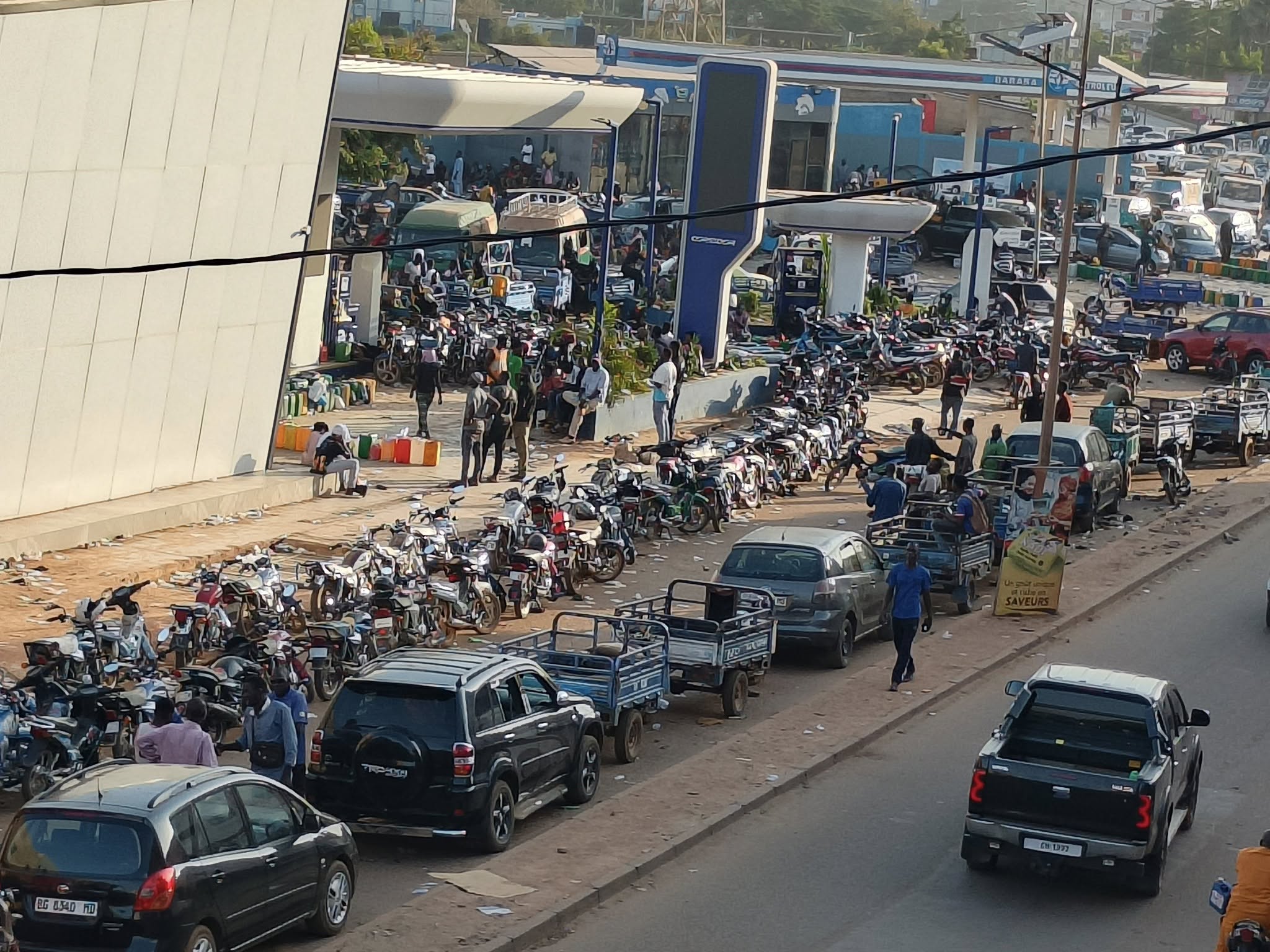 Carburant : une lueur d'espoir souffle sur Bamako, des dizaines de citernes arrivées