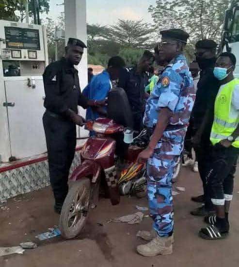 Sécurité et Carburant : le Directeur Général de la Police Nationale en visite sur le terrain à Bamako