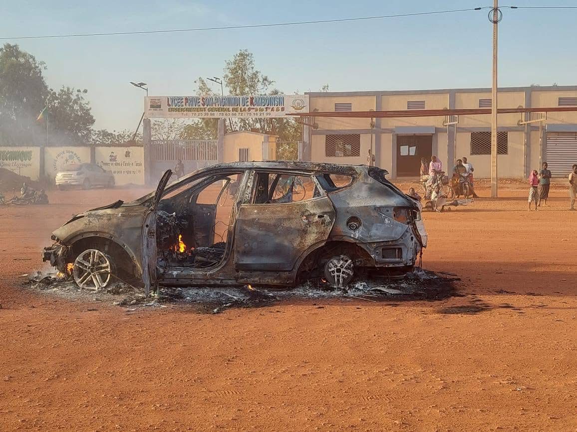 Ouagadougou : le véhicule du footballeur Patrick Malo réduit en cendres