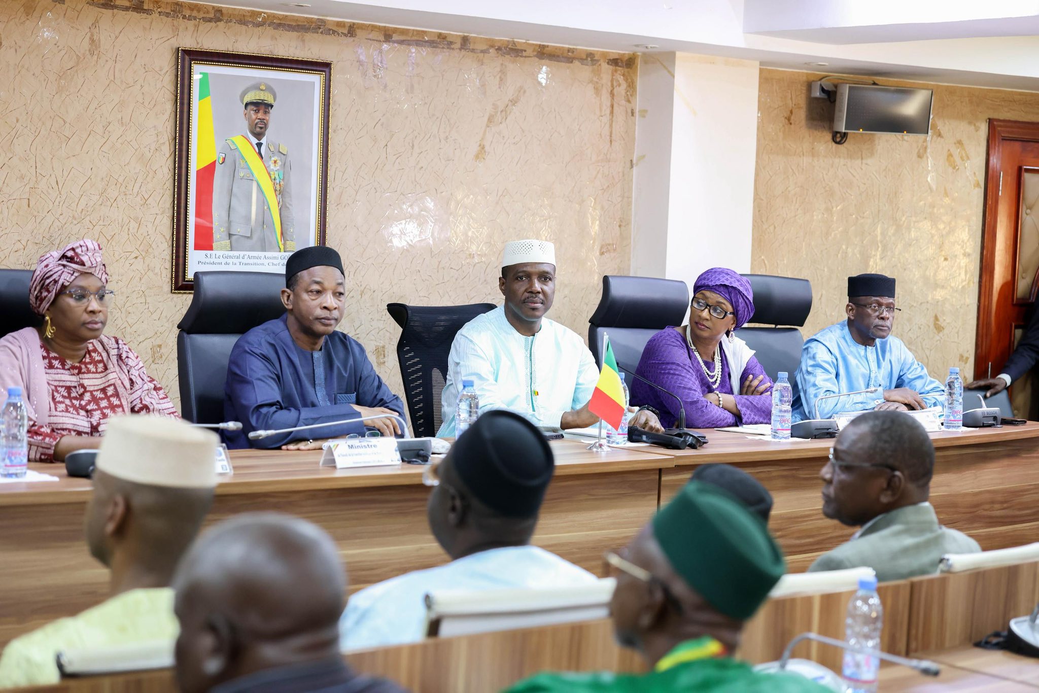 Carburant et sécurité : le Premier ministre rencontre les chauffeurs routiers engagés "corps et âme pour le Mali"