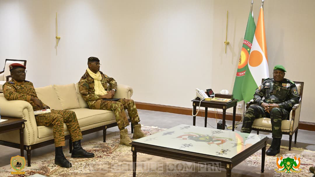 Force Unifiée de l'AES : le Général Tiani reçoit les ministres de la Défense à Niamey