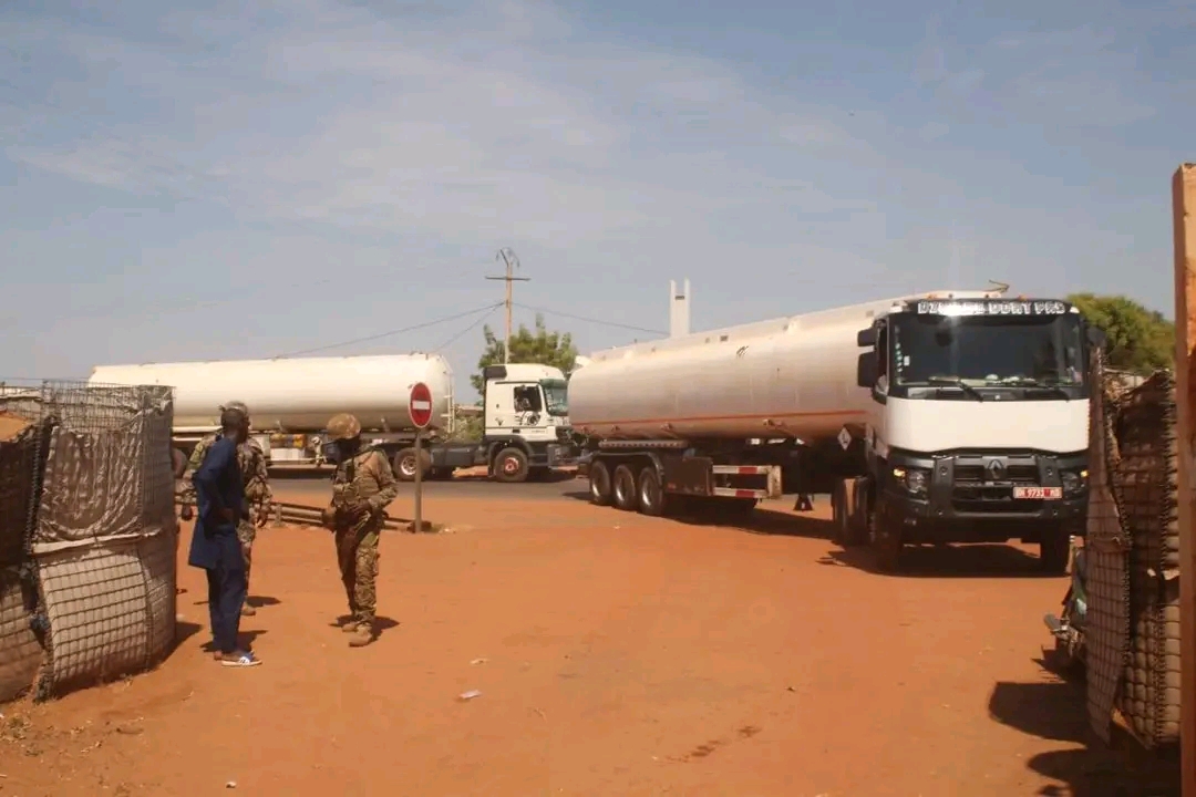 Soulagement à Ségou : un important convoi de carburant arrive sous escorte des FAMa