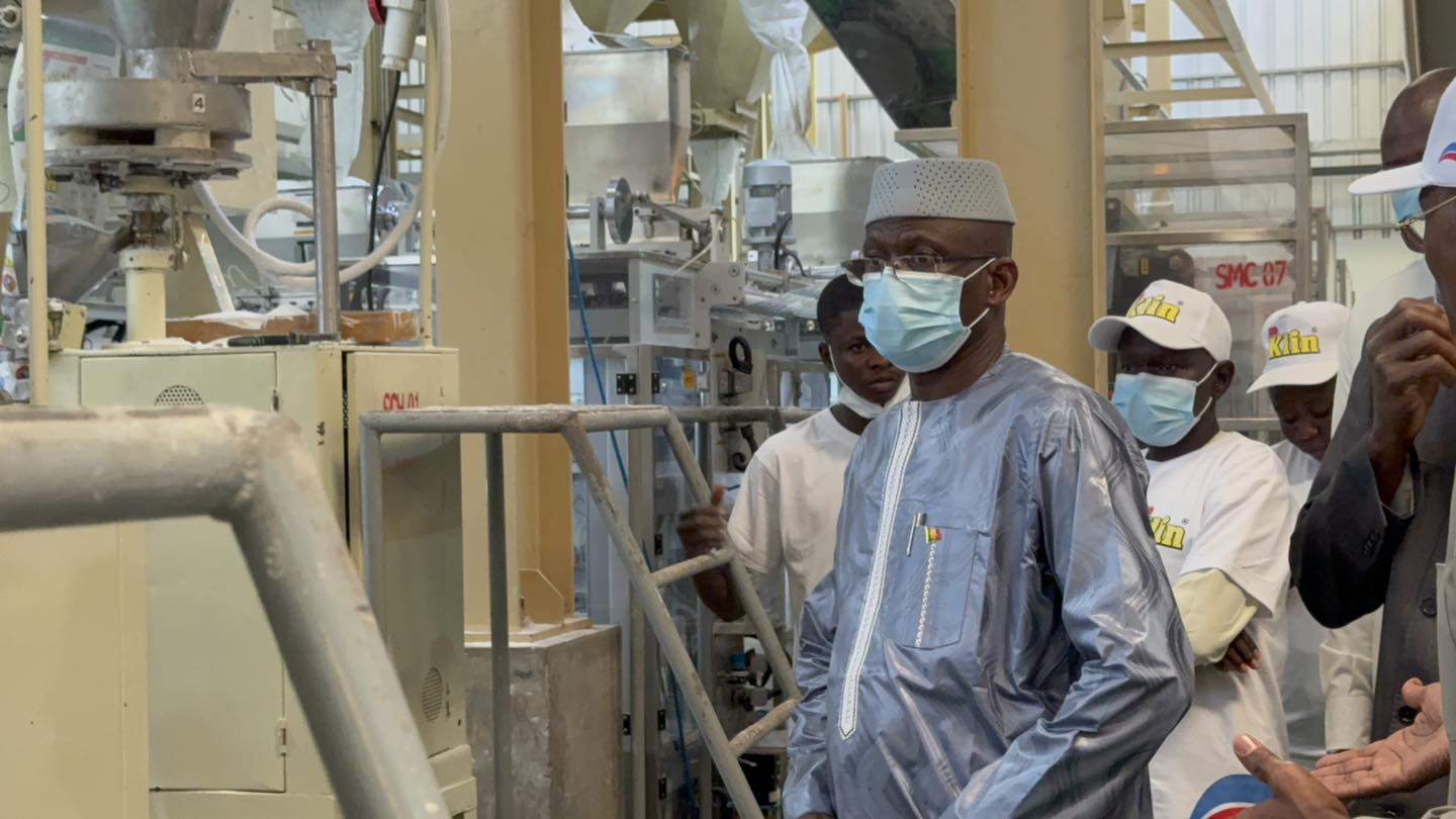 Développement endogène : Le Ministre de l’Industrie et du Commerce visite la nouvelle usine de détergents SO Klin