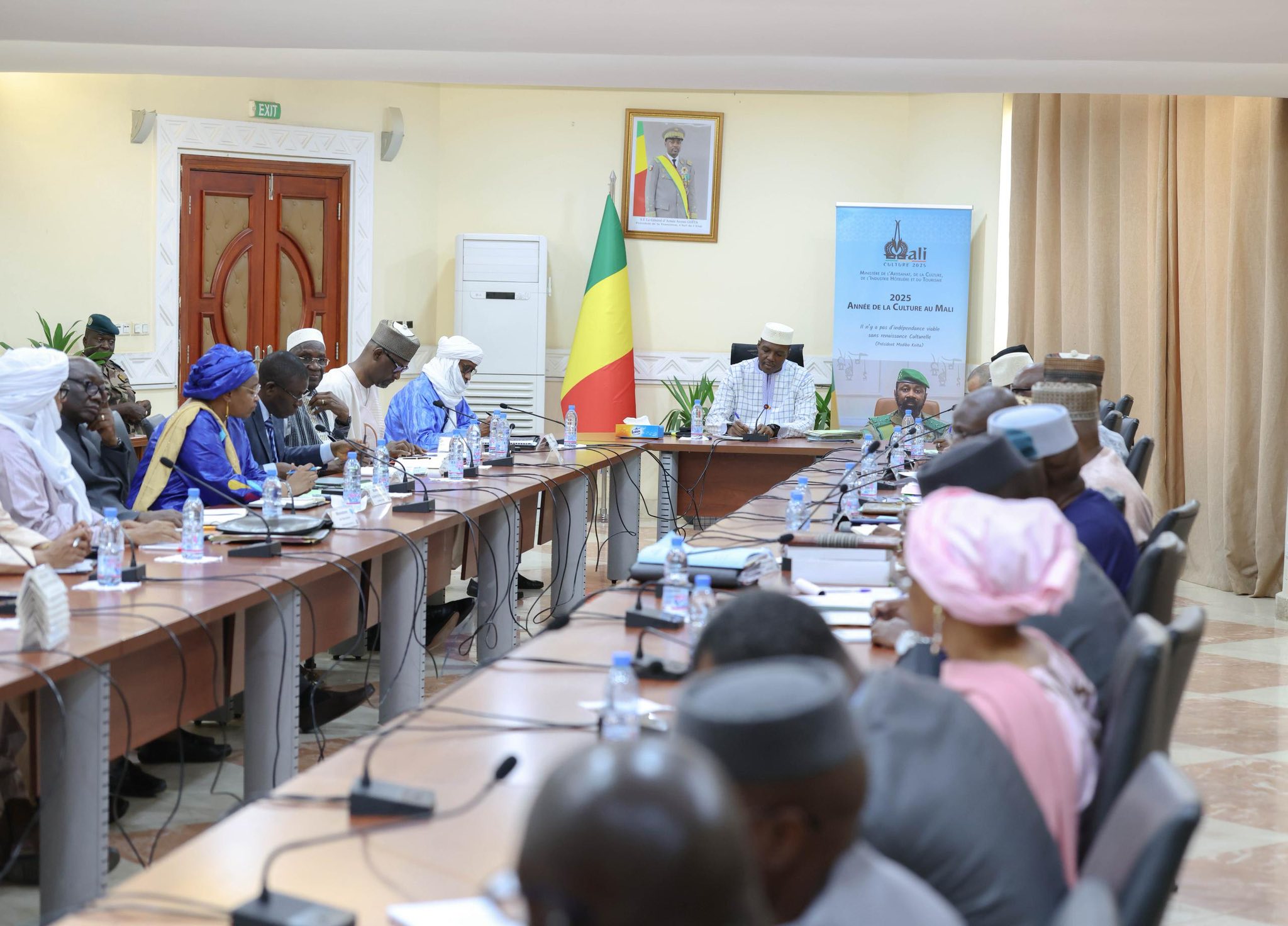 Carburant : le Premier ministre préside le Comité de gestion de crises et appelle à maintenir les efforts