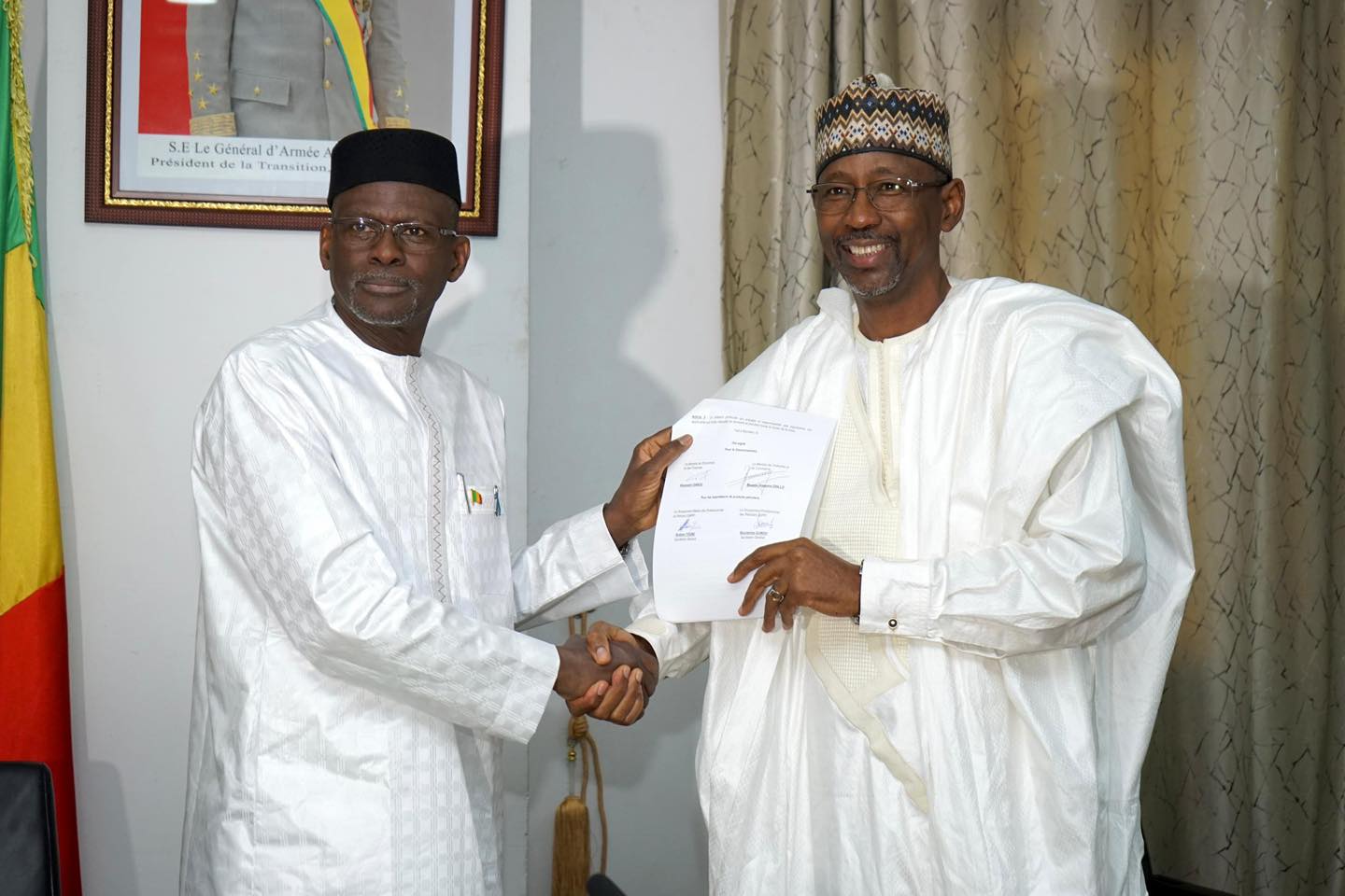 Crise du carburant : le Gouvernement et les pétroliers signent un accord pour accélérer les formalités douanières