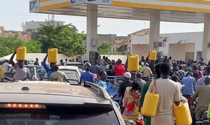 Crise du carburant: Des maisons transformées en dépôts