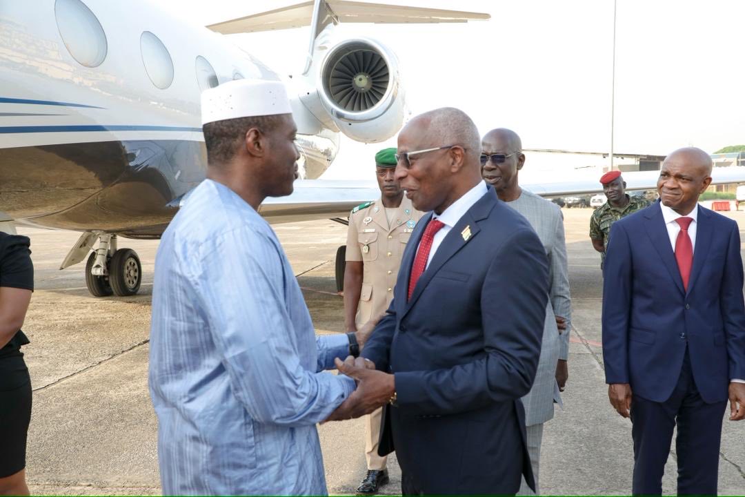 Diplomatie : le Premier Ministre Abdoulaye Maïga entame une visite de travail à Conakry