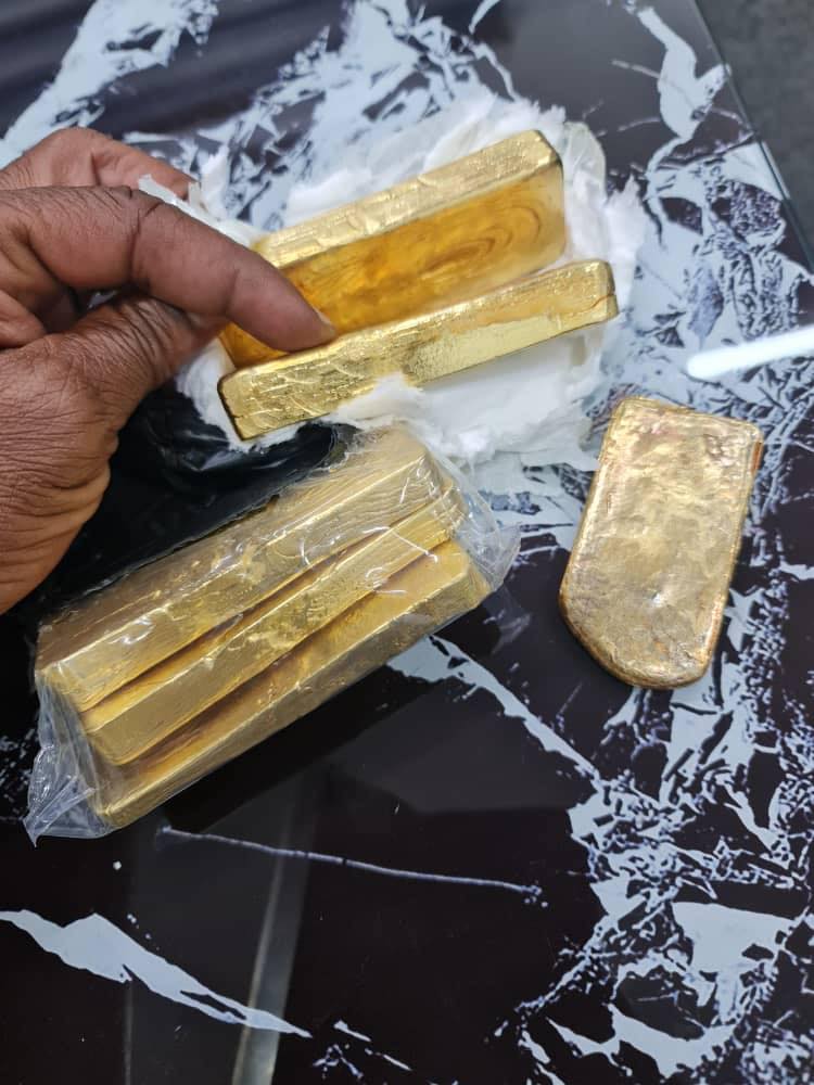 Douanes Maliennes : Saisie de près de 5 kg d'or et de plus de 10 tonnes de poulets de chair en une seule journée