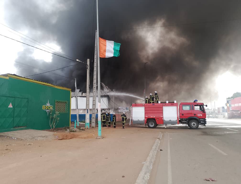 Incendie à Bouaké : Le plus grand magasin chinois de la ville est parti en fumée ce lundi matin aux environs de 7 heures.