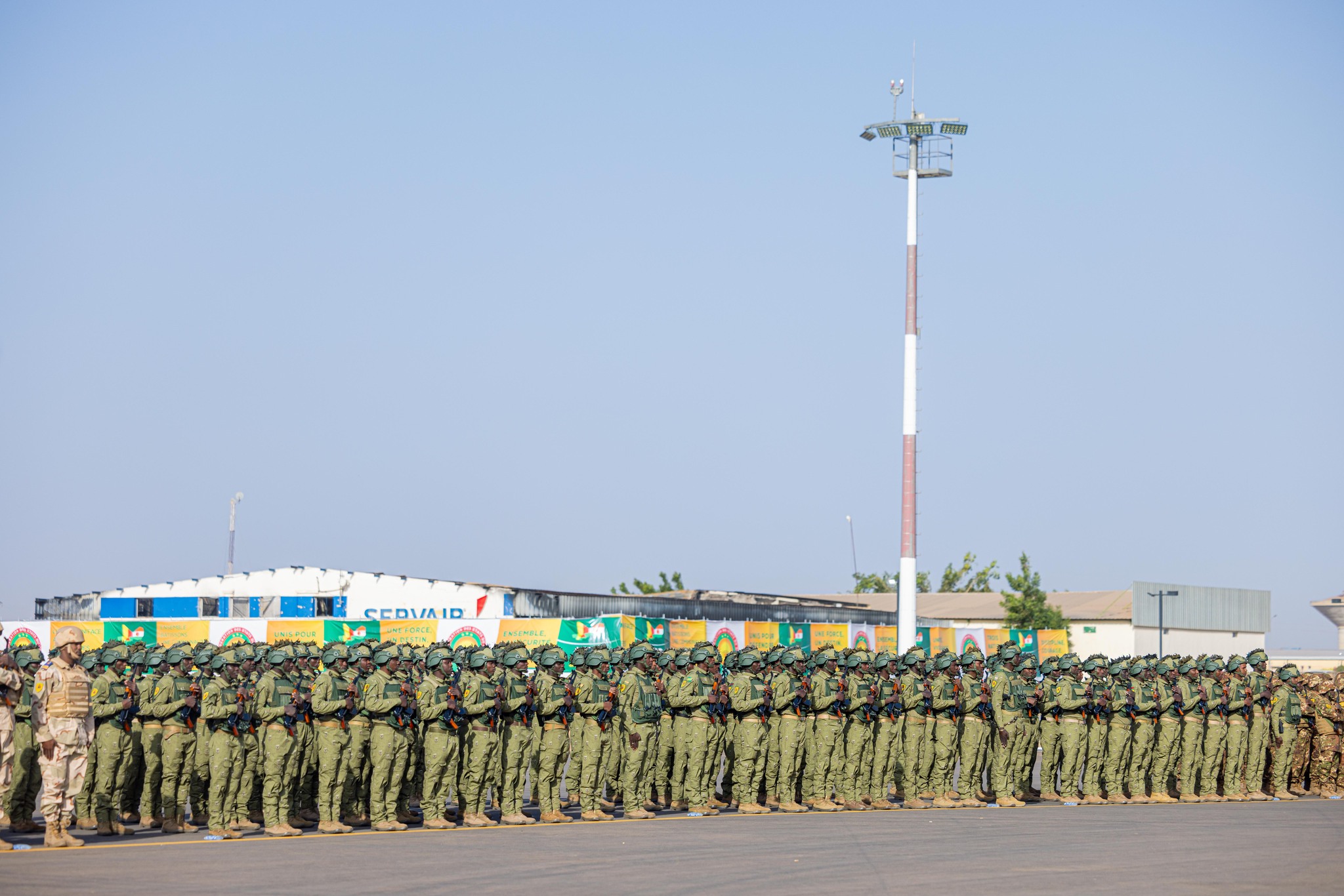 Cérémonie de remise de l’étendard à la Force unifiée de l’Alliance des États du Sahel (AES)