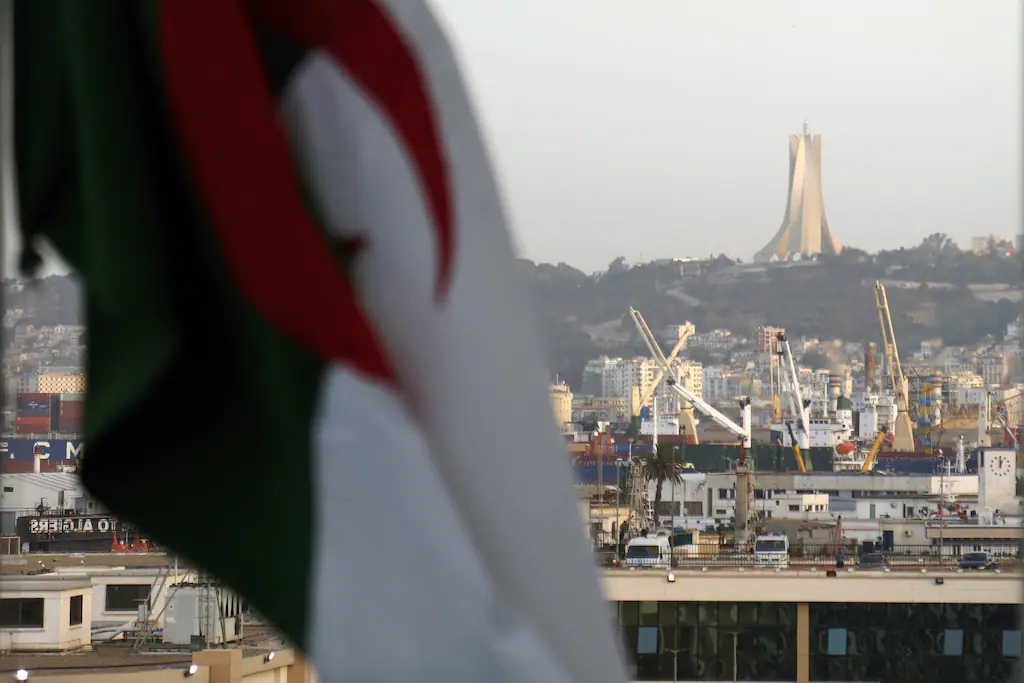 Mémoire : Le Parlement algérien adopte à l’unanimité une loi criminalisant la colonisation française, Paris déplore «une initiative hostile»