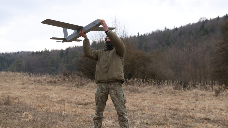 Guerre en Ukraine : Des militaires français repérés au Donbass pour des entraînements au drone, selon Paris Match