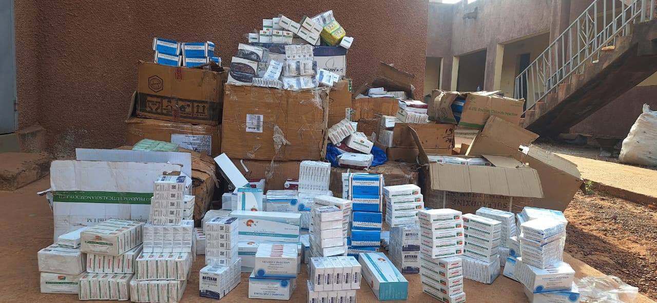 Santé publique à Sikasso : L'OCS saisit 500 kg de médicaments contrefaits au Grand Marché