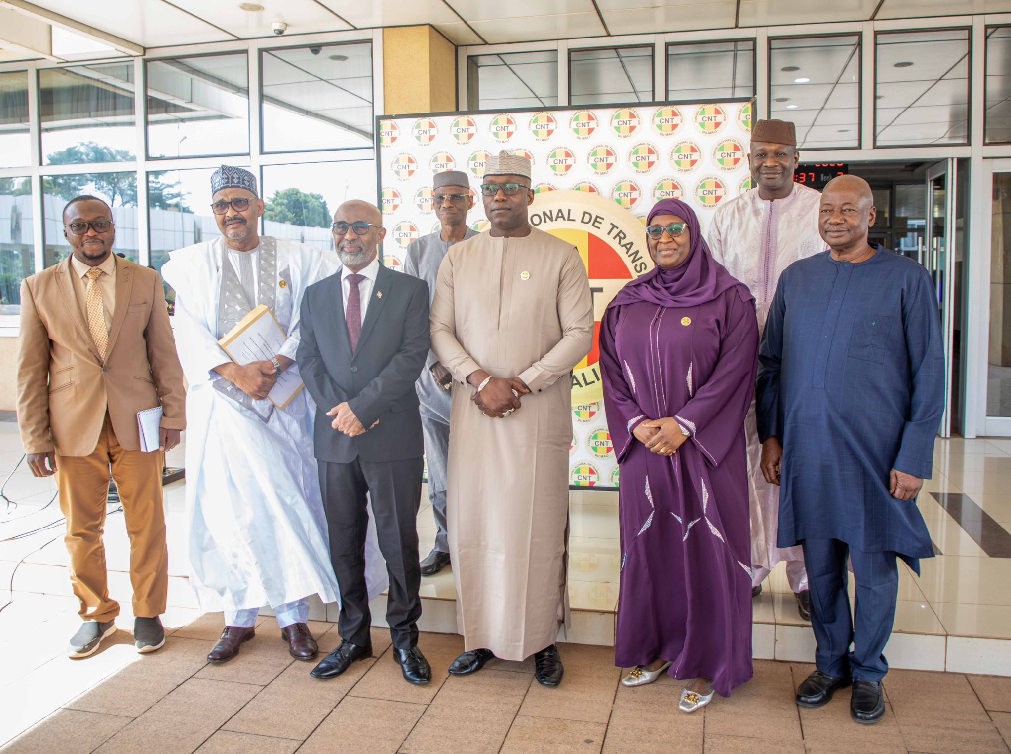 Diplomatie parlementaire : Le Président du CNT reçoit les ambassadeurs du Soudan et de l’Inde