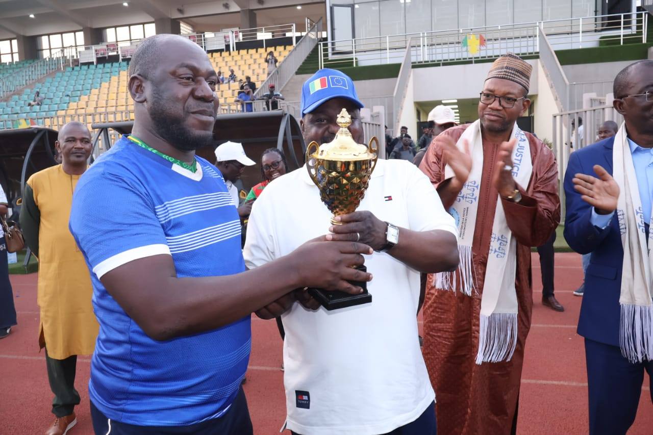 Match de gala : face aux magistrats, la presse s'incline 3-0 et échappe au « mandat de dépôt »