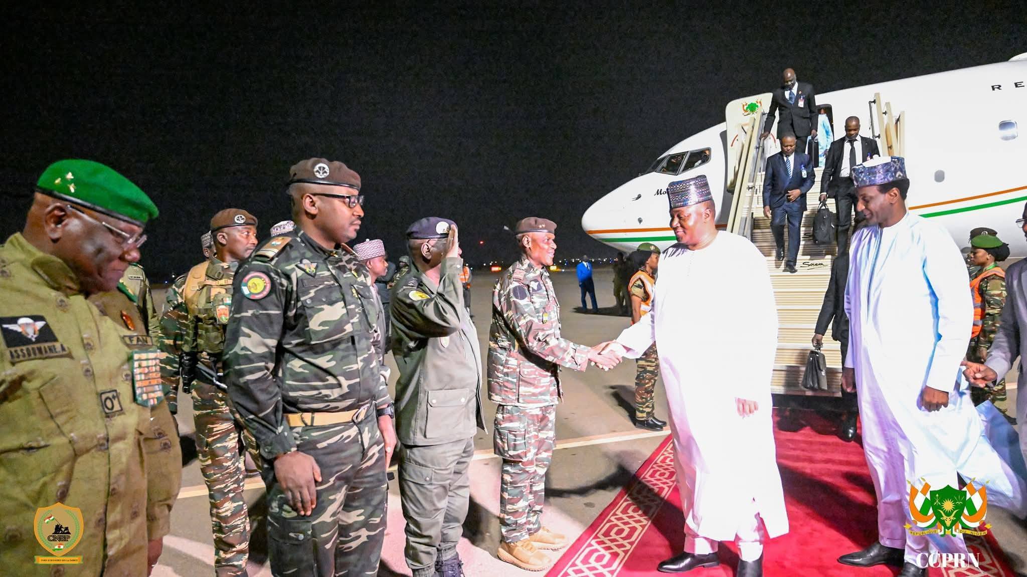 Diplomatie : Le Général d’Armée Abdourahamane Tiani de retour à Niamey après une mission fructueuse à Alger