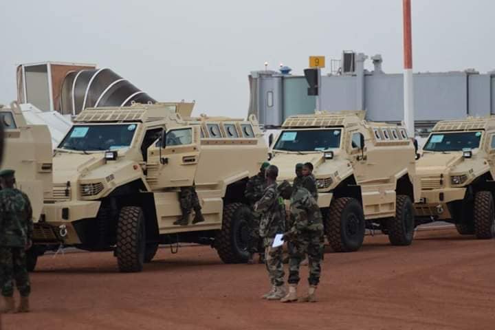 L'UE et les Emirats livrent des véhicules blindés au Mali en guerre contre le djihadisme