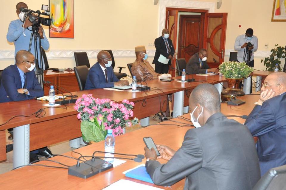 Le Premier Ministre rencontre  les responsables des banques, des établissements financiers, des sociétés d’assurances et des services financiers décentralisés