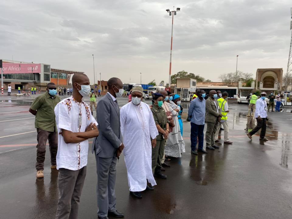 COVID-19 | RAPATRIEMENT | COOPÉRATION: L’avion de la compagnie Emirati ETIHAD a atterri ce matin du 10 mai avec les 70 maliens bloqués jusque là aux Emirats Arabes Unis pour cause de COVID-19.