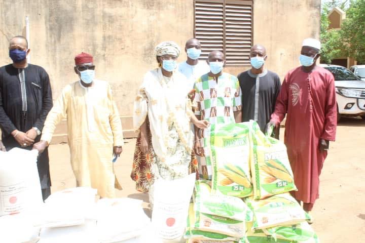 COVID-19 | Mesures sociales | Distribution gratuite de vivres en commune IIl du district de Bamako.