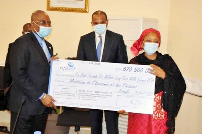 Pour faire face au nouveau coronavirus : Le Premier ministre annonce des mesures sociales à hauteur de 400 milliards Fcfa L’Apbef apporte un chèque de 670 500 000 Fcfa au fonds