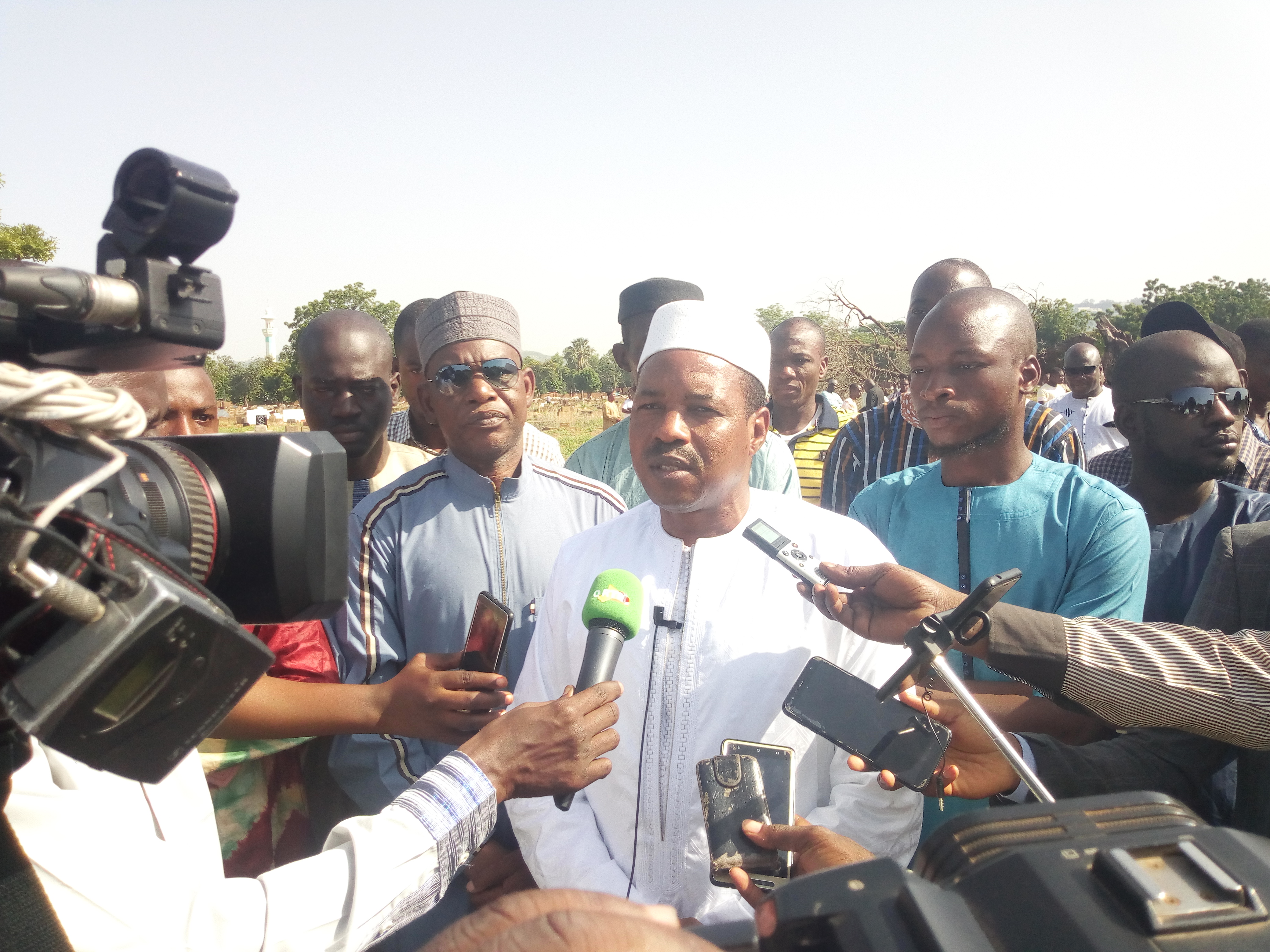Cimetière d’Hamdallaye de Bamako : L’ex- ministre Amadou Koïta rend hommage à ses anciens camarades du Mouvement Citoyen morts pour le Mali