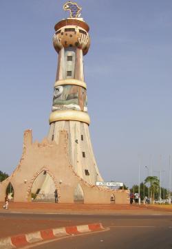 La France doit cesser de faire la loi en Afrique