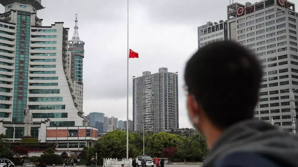 Chine : le pays, à l'arrêt, rend hommage aux victimes du coronavirus