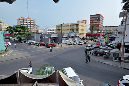 Gabon : avant la fin du scrutin, l'opposant Ondo Ossa revendique déjà la victoire et émet des menaces s'il n'est pas élu