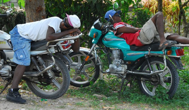 Circulation des mototaxis : de jeunes chômeurs freinés dans leur élan