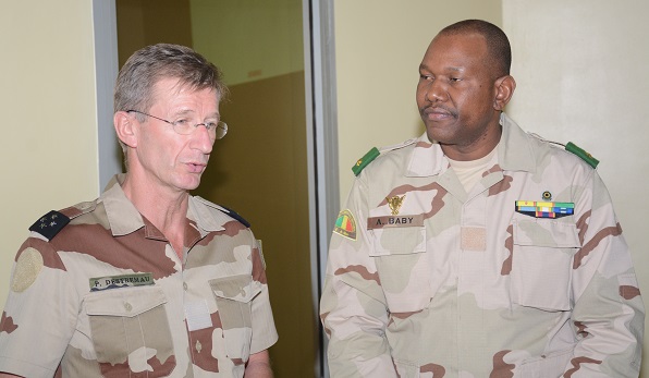 EMP : échange du général Baby avec une délégation du CHEM