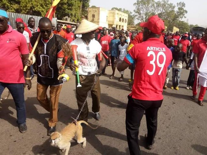 Les enseignants dans la rue, hier Un appel à boycotter les élections législatives