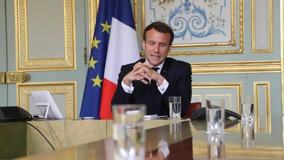 Covid-19 en France : Emmanuel Macron attendu au tournant