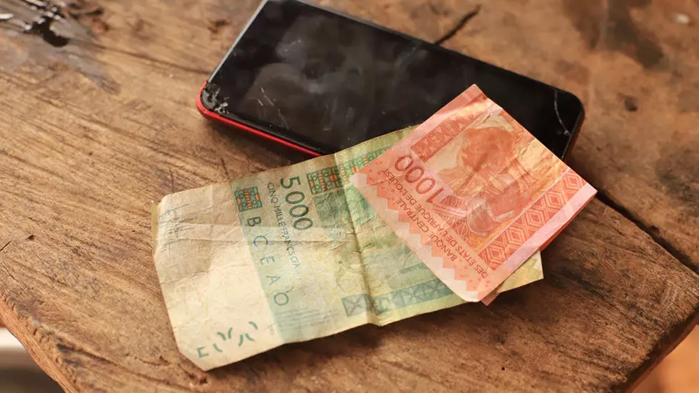 À la Une : un pas de plus vers la fin du franc CFA