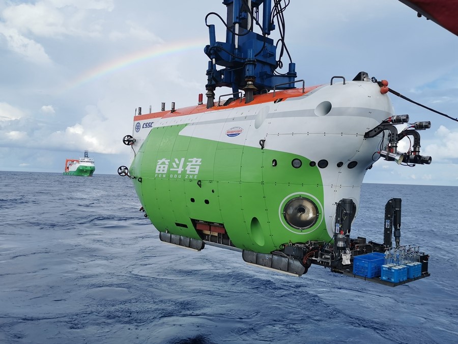 Le submersible chinois Fendouzhe a réussi des plongées à plus de 10 000 mètres de profondeur dans la mer