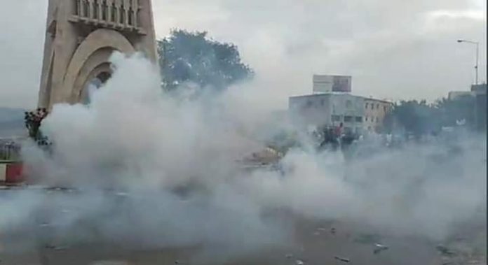 Après avoir passé la nuit au monument de l’indépendance : Les manifestants gazés