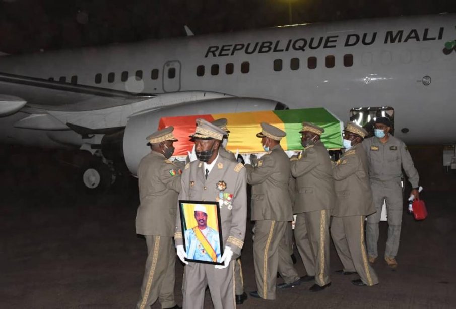 Arrivée de la dépouille du président ATT à Bamako : Moment d’émotion et de reconnaissance