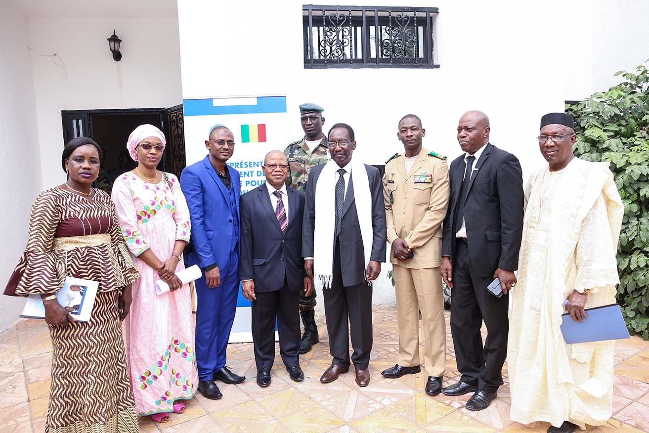 Dioncounda Traoré (haut représentant pour les régions du centre) s’adressant hier à la société civile : La propagande pour chasser les forces du Mali ne profite qu’aux terroristes »