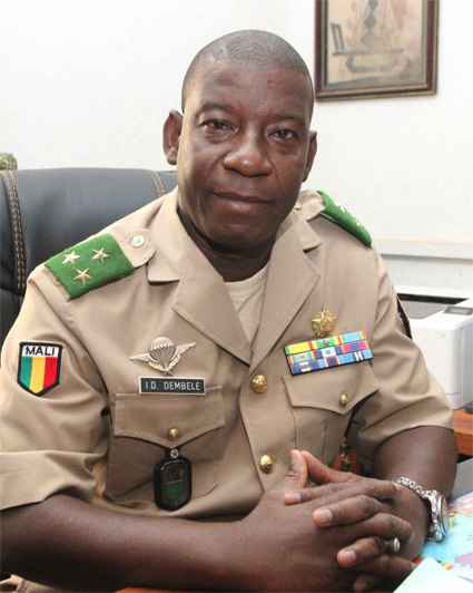 Le ministre de la Défense et des anciens combattants, Gal Ibrahim Dahirou Dembélé lors de sa prise de fonction " Nous devons redonner confiance, espoir et bâtir les contours de notre outil de défense "