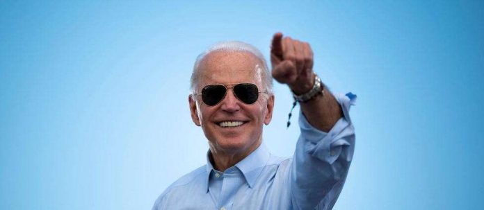 Joe Biden se fracture le pied en jouant avec son chien