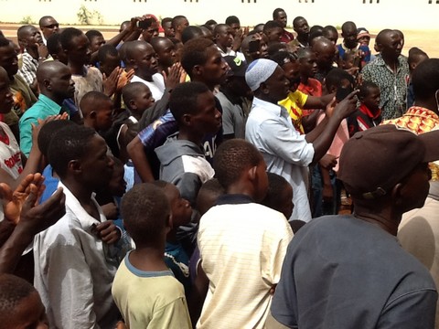 Kita : La révolte de la jeunesse contre les bars !