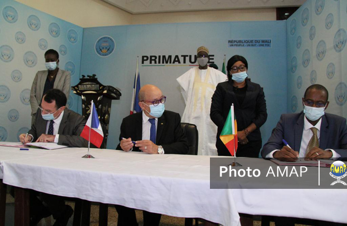 Visite de Jean-Yves Le Drian : Une pluie de bonnes nouvelles